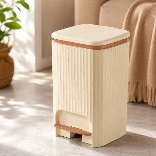 Foot Pedal Dustbin/Trash Can Foot Pedal Dustbin/Trash Can
