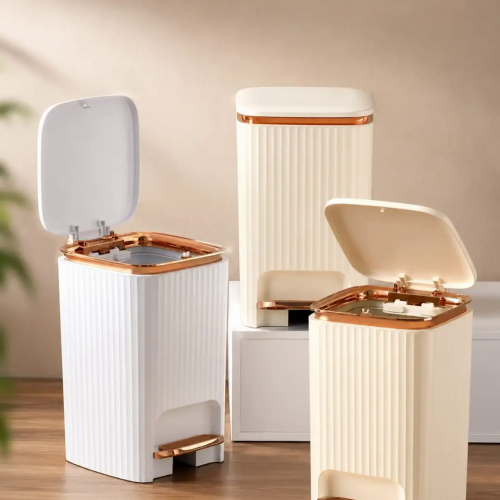 Foot Pedal Dustbin/Trash Can Foot Pedal Dustbin/Trash Can