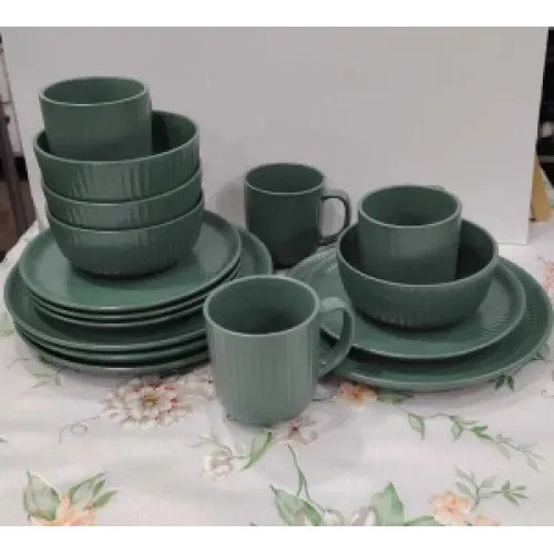 24 Piece Green Ribbed Ceramic Dinner Set